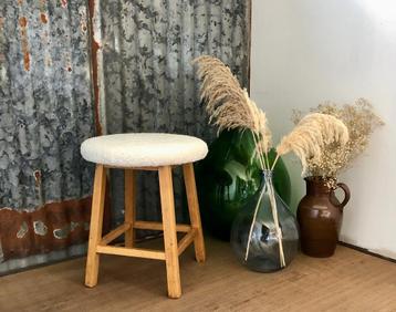 Tabouret.    beschikbaar voor biedingen