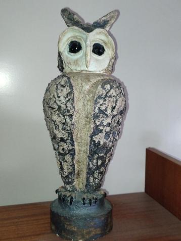 Grote aardewerk sculptuur uil  beschikbaar voor biedingen