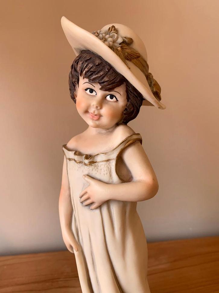 Beeld van meisje, Collections, Statues & Figurines, Comme neuf, Enlèvement ou Envoi