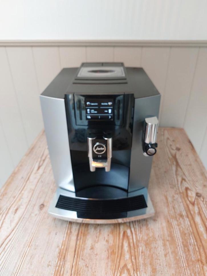 Jura e8 met 1 jaar garantie en service na verkoop, Elektronische apparatuur, Koffiezetapparaten, Zo goed als nieuw, Ophalen