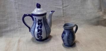 Aardewerk koffiekan melkkannetje  beschikbaar voor biedingen