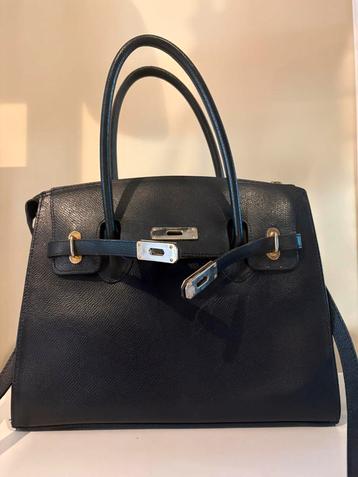 Vintage marineblauwe handtas met riem beschikbaar voor biedingen