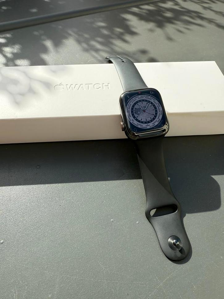 Apple Watch Series 8 Graphite Acier Inoxidable – 45 mm, Handtassen en Accessoires, Smartwatches, Zo goed als nieuw, Zwart, Conditie