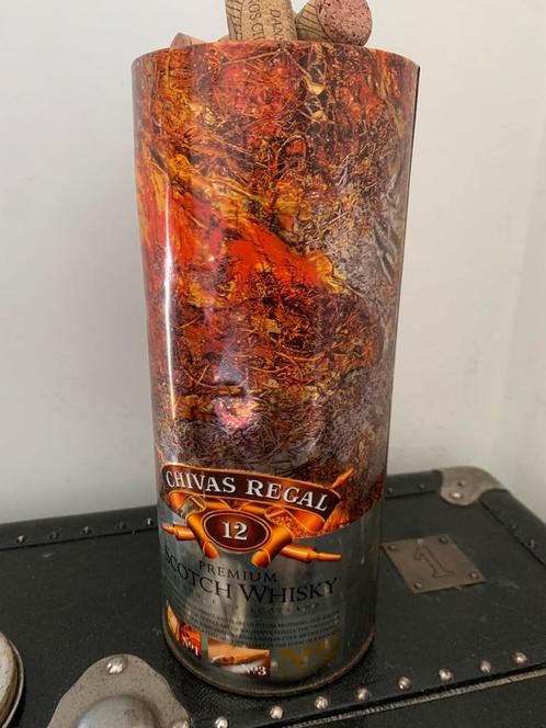 Chivas Regal box - Decoratieve kurken., Verzamelen, Blikken, Gebruikt, Overige merken, Ophalen of Verzenden