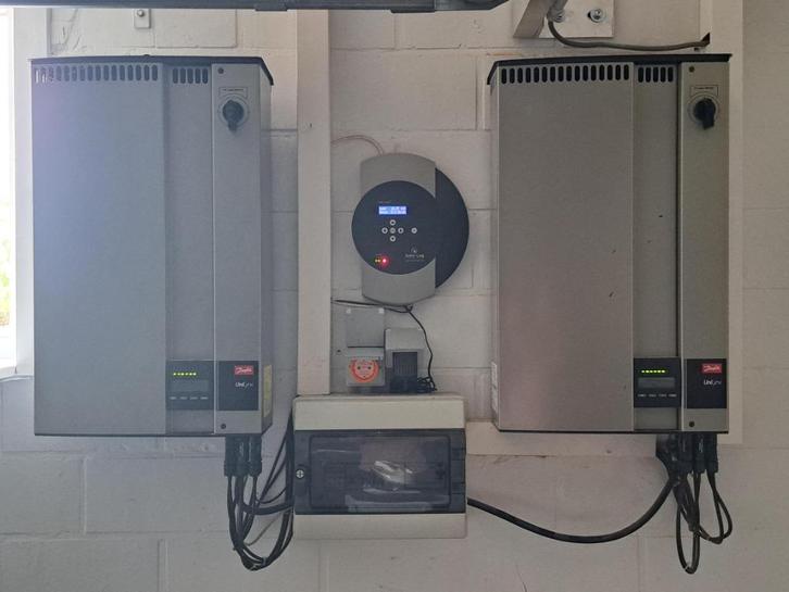 2 omvormers DANFOSS ULX5400HV, Doe-het-zelf en Bouw, Zonnepanelen en Toebehoren, Gebruikt, Compleet systeem, 200 wattpiek of meer