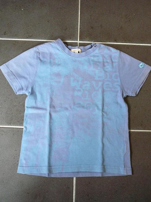 blauw T-shirt met licht en donkerblauwe letters, Enfants & Bébés, Vêtements enfant | Taille 110, Utilisé, Garçon, Chemise ou À manches longues