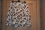 Witte Rok met zwarte bloemen maat 38 A-lijn model is NIEUW, Kleding | Dames, Rokken, Ophalen of Verzenden, Nieuw, Maat 38/40 (M)