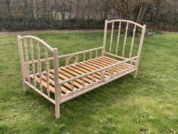 Bed beschikbaar voor biedingen