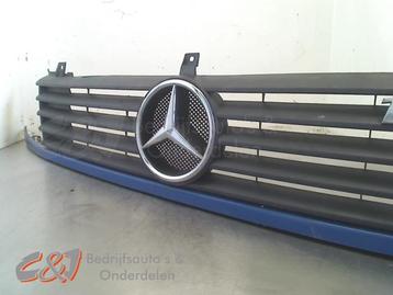 Grille van een Mercedes Vito beschikbaar voor biedingen
