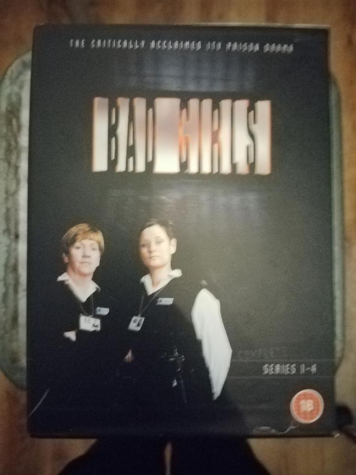 Bad Girls – seizoen 1 tot 4, CD & DVD, DVD | TV & Séries télévisées, Comme neuf, Drame, Coffret, À partir de 16 ans, Envoi