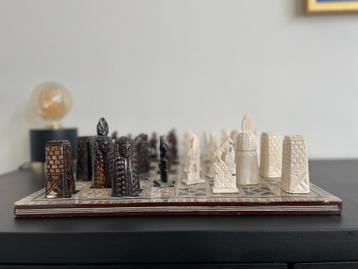 antiek schaakbord beschikbaar voor biedingen