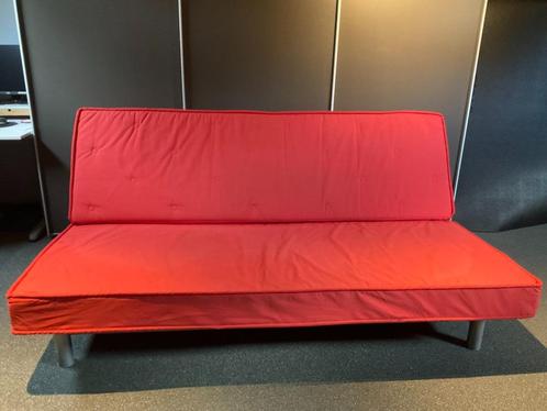 Slaapbank met topper, Huis en Inrichting, Slaapkamer | Slaapbanken, Gebruikt, 140 cm, 200 cm, Tweepersoons, Rood, Ophalen