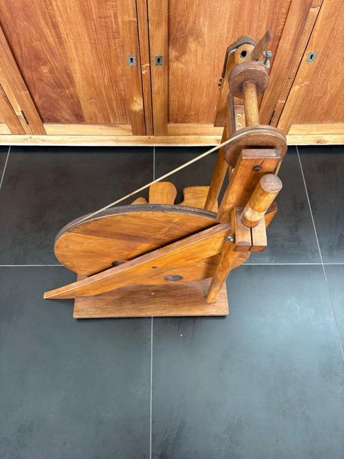 Vintage groot spinnewiel - Moderne kunstzinnige stijl, Hobby en Vrije tijd, Spinnewielen en Spinnen, Gebruikt, Spinnewiel, Ophalen