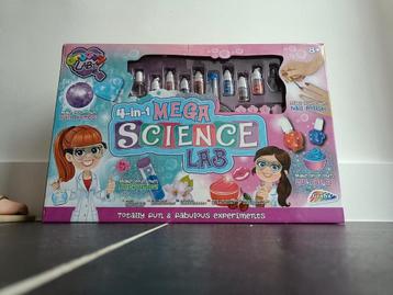 Science lab nagellak  beschikbaar voor biedingen