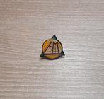 PIN - HABITATION MODERNE, Verzamelen, Speldjes, Pins en Buttons, Verzenden, Gebruikt, Overige onderwerpen, Speldje of Pin