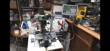 Kleine freesmachineboor 220 volt beschikbaar voor biedingen
