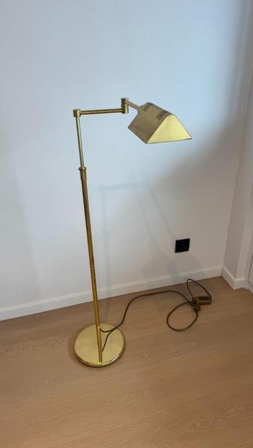 Messing vloerlamp met verstelbare arm in goede staat beschikbaar voor biedingen