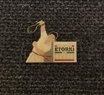 PIN - TROPHEE ETORKI DE PELOTE BASQUE - KAATSEN - BASKENLAND, Verzenden, Gebruikt, Overige onderwerpen, Speldje of Pin