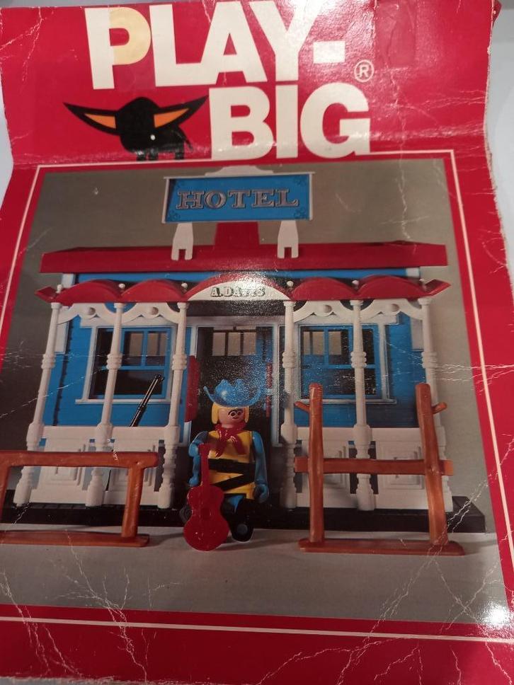 Play Big Hôtel., Verzamelen, Overige Verzamelen, Zo goed als nieuw, Ophalen