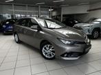 Toyota Auris Dynamic stock, Euro 6, Bruin, 116 pk, Handgeschakeld