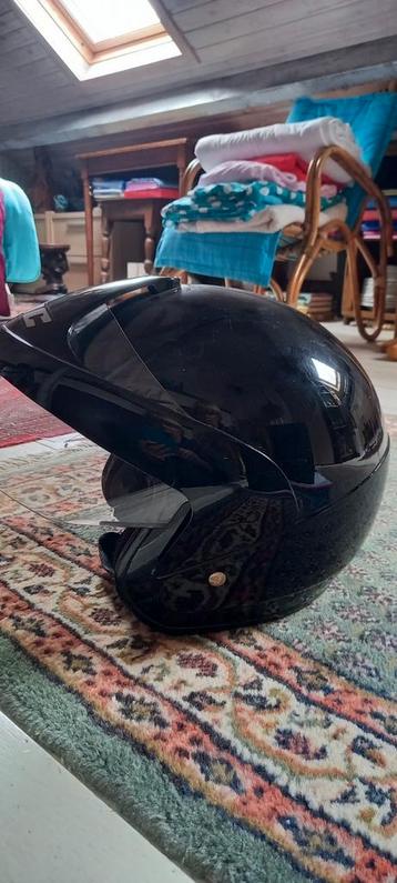 Motorhelm beschikbaar voor biedingen