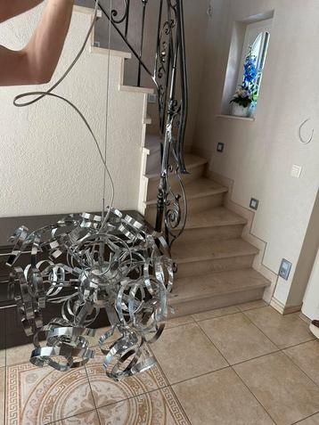 Moderne plafondlamp beschikbaar voor biedingen