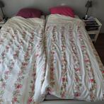 Tweepersoonsbed incl 2 matrassen, lattenbodems, nachtkastjes, Huis en Inrichting, Ophalen, Zo goed als nieuw