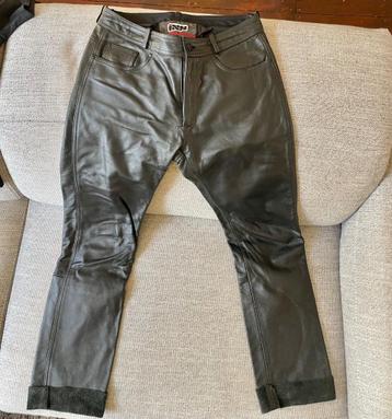 MOTOBROEK LEDER IXS maat 50 beschikbaar voor biedingen
