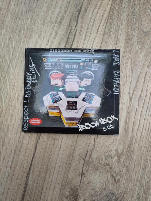 Discobar Galaxie – Boombox (3CD) – gesigneerd door de dj’s, Cd's en Dvd's, Cd's | Dance en House, Zo goed als nieuw, Disco, Boxset