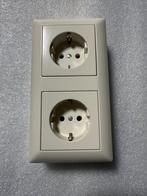 Dubbel opbouw stopcontact met randaarding aan 5€, Ophalen of Verzenden, Zo goed als nieuw