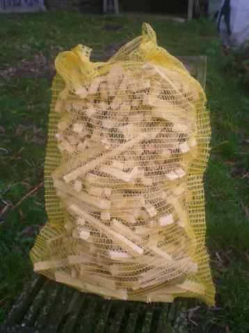 Aanmaakhout enkele zakken te koop 8-9 kilo per zak, Tuin en Terras, Brandhout, Ophalen