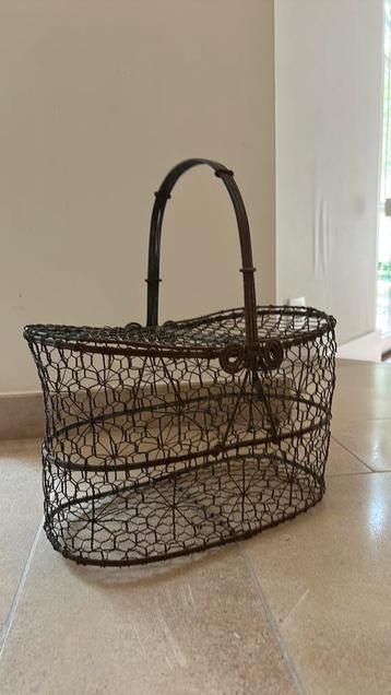 Groenten -en eierbakje beschikbaar voor biedingen