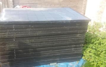Lot 12 nieuwe fotovoltaïsche panelen met 1 omvormers beschikbaar voor biedingen