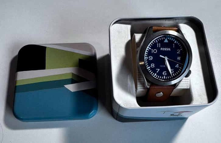 Fossil horloge heren blauw leer 100M (in doos), Handtassen en Accessoires, Smartwatches, Zo goed als nieuw, Blauw, Conditie, Waterdicht