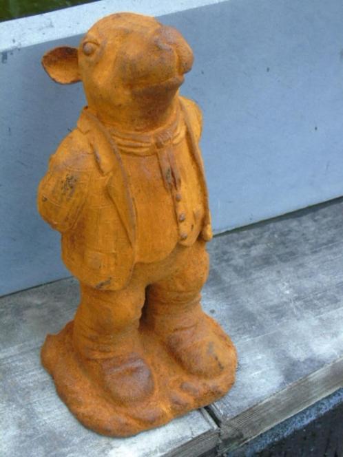 Standbeeld van een nijlpaard in een roestig gietijzeren kost, Tuin en Terras, Tuinbeelden, Nieuw, Dierenbeeld, Metaal, Ophalen