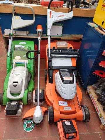 Machines à gazon + batterie de débroussailleuse STIHL + VIKI, Enlèvement, Utilisé