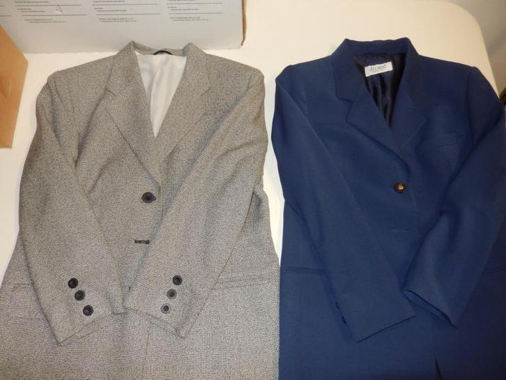 2 DAMES BLAZERS GRIJS & BLAUW, Kleding | Dames, Jasjes, Kostuums en Pakken, Zo goed als nieuw, Jasje, Blauw, Ophalen of Verzenden