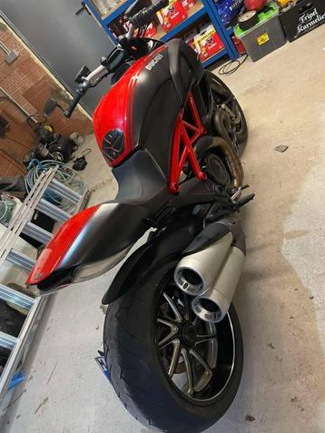ducati diavel 1200  carbone beschikbaar voor biedingen
