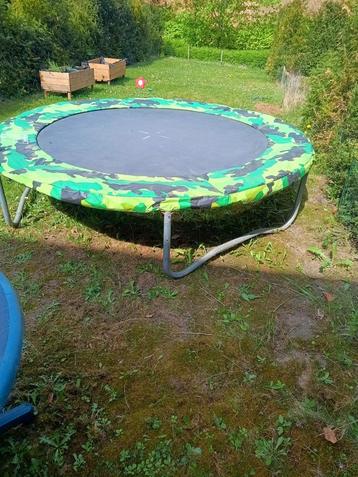 Trampoline gebruikt maar goede staat beschikbaar voor biedingen