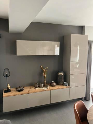 Hangend dressoir meubel met steigerhouten blad. beschikbaar voor biedingen