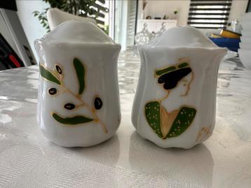 Salière et poivrière en porcelaine beschikbaar voor biedingen