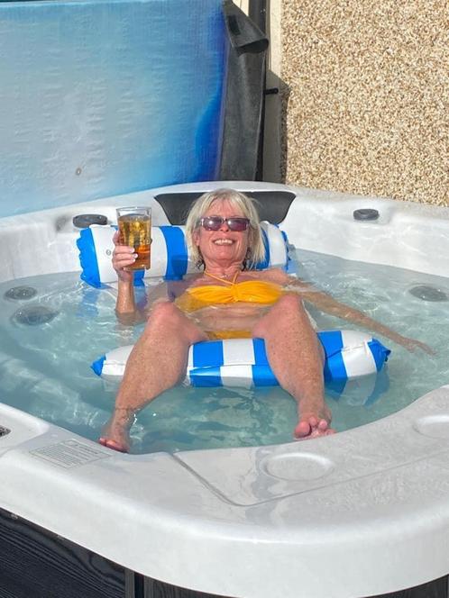 Gratis levering SPA 5 plaatsen 2 ligplaatsen, Tuin en Terras, Vijvers, Nieuw, Ophalen