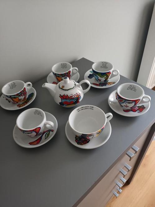 Theepot + 5 tassen met ondertassen  + 1 grotere tas, Verzamelen, Porselein, Kristal en Bestek, Nieuw, Porselein, Ophalen of Verzenden