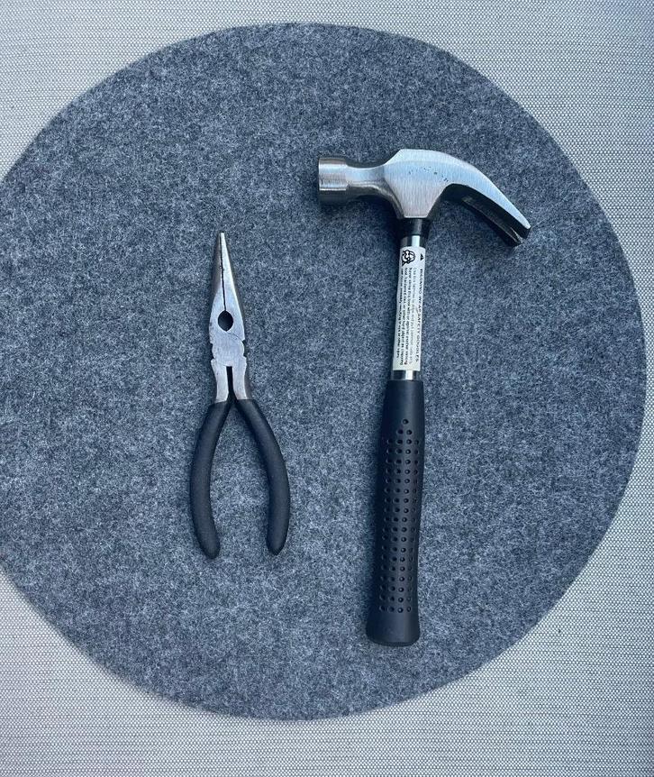 Pince à bec long et un marteau arrache-clou, Doe-het-zelf en Bouw, Gereedschap | Handgereedschap, Gebruikt, Ophalen of Verzenden