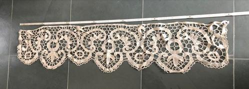 Echte handgemaakte kanten gordijntjes in beige -2 stuks, Huis en Inrichting, Stoffering | Gordijnen en Lamellen, Beige, Ophalen of Verzenden