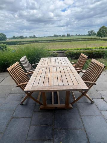 GLOSTER teak eettafel + 4 uitklapbare eetstoelen + tuinbank beschikbaar voor biedingen