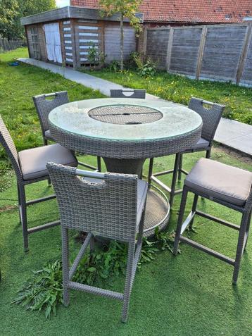 Mooie tuin barset beschikbaar voor biedingen