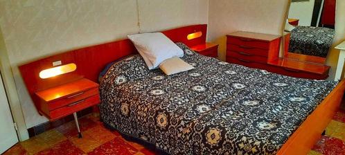 Vintage '70 slaapkamerkast + bed + coiffeuse, Huis en Inrichting, Slaapkamer | Bedden, Gebruikt, Tweepersoons, 140 cm, 200 cm