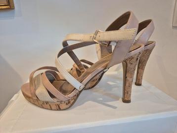Mooie nude sandalen maat 41 beschikbaar voor biedingen