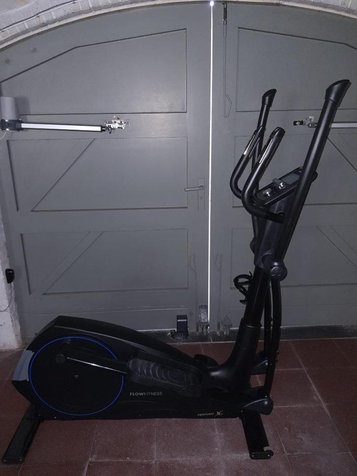 Flow Fitness Perform X2i crosstrainer, Sport en Fitness, Fitnessapparatuur, Zo goed als nieuw, Crosstrainer, Armen, Benen, Borst